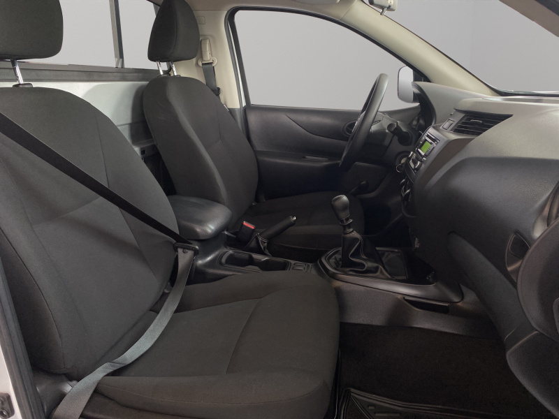 Nissan Comerciales NP300 2 pts. Pick-Up, Cab. Sencilla, TM6, a/ac. 2024